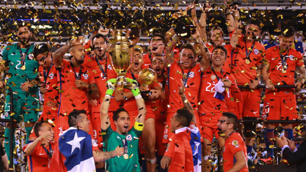 chile-copa-trophy.jpg
